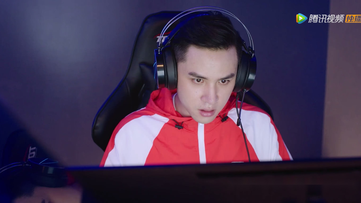 陈果失误交错报名表叶修指出玄奇战队最大弱点莫凡立下大功