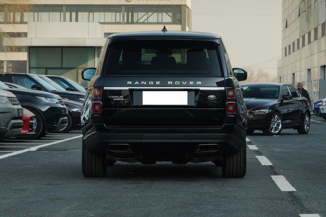 最贵的一款路虎揽胜售价高达300万外观沉稳大气内饰豪华漂亮