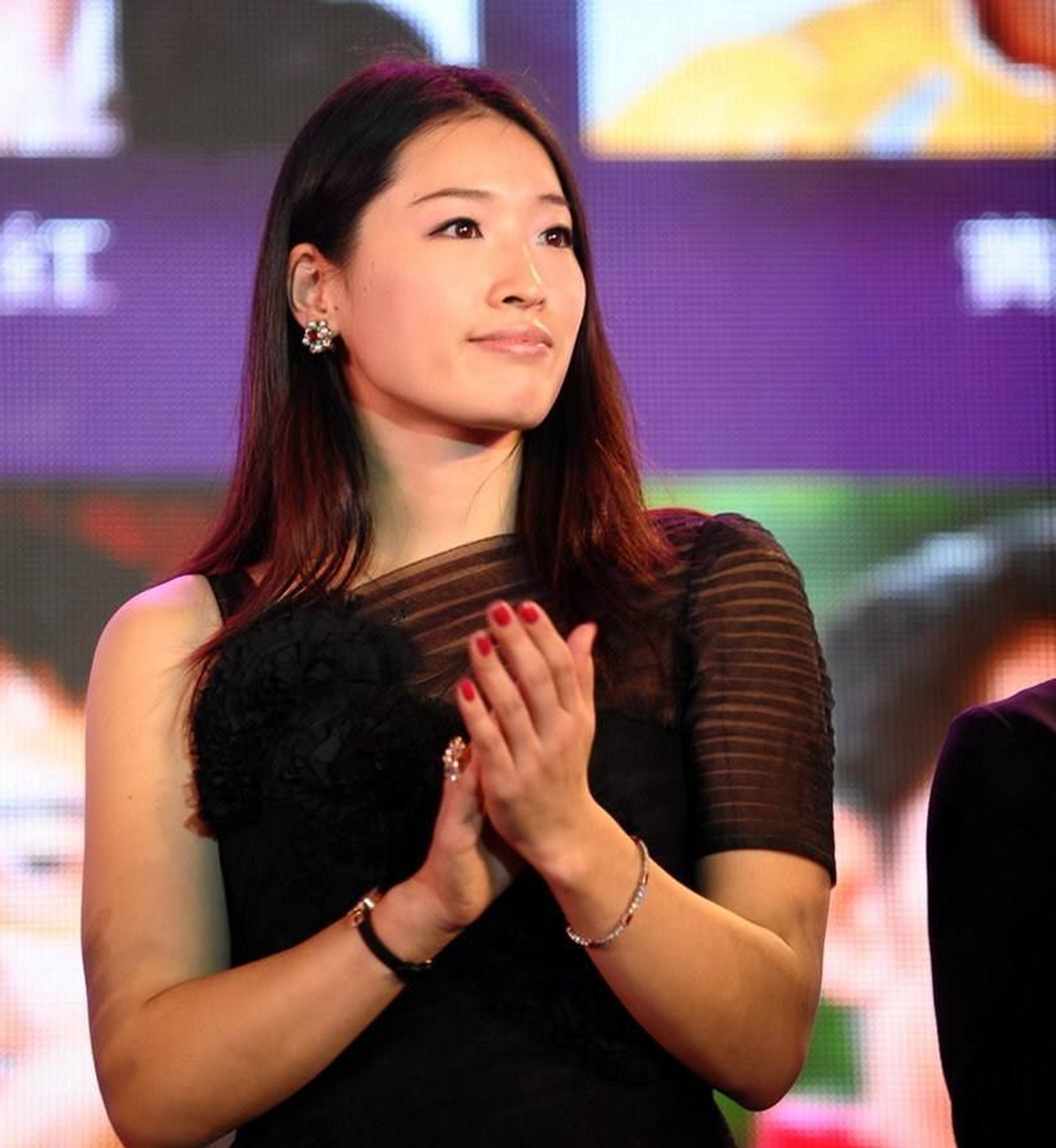 离开富豪男友,嫁给普通人生下1男1女_罗雪娟
