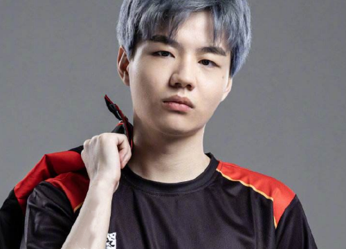 fpx刘青松追星成功偶像为其送生日祝福网友假的吧