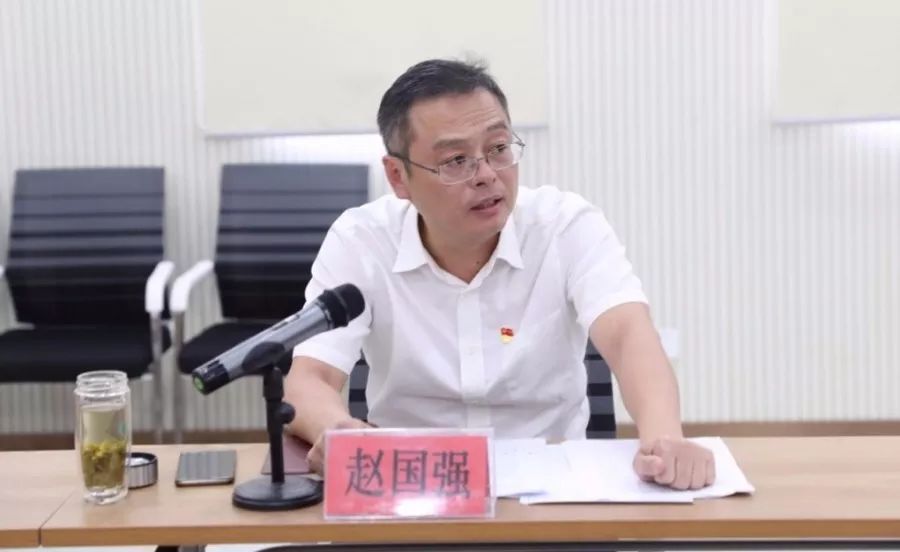 我区"万名干部下基层"服务队开展主题党日活动并召开工作座谈会