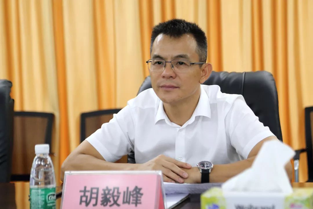 谢岗镇主要领导走访调研企业助力企业更好发展