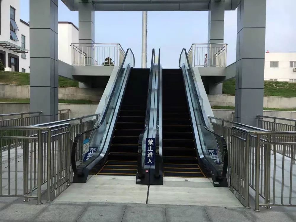 有效的分流,缓解无障碍电梯的运行压力,顺接地下停车场上来的自动扶梯