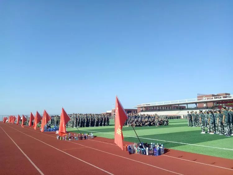 骄阳如炬奋勇向前汝州一高高一新生军训第二天