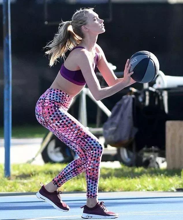 她本是职业球员,却因太牛逼而放弃篮球._elsa