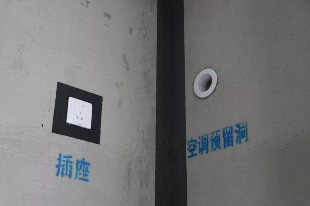 排水管下部设有阻火圈,满足规范要求.