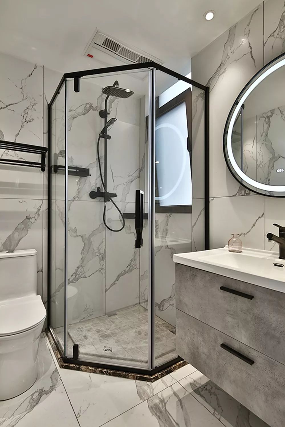 黑框淋浴房黑得高级黑得漂亮