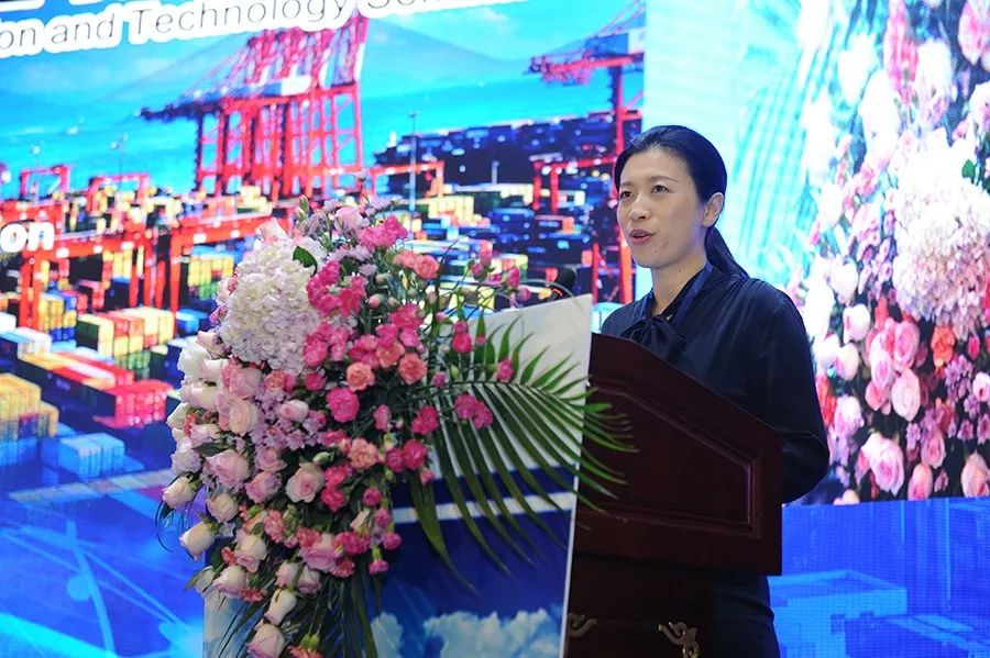 主持人:丁莉 中国港口协会秘书长主持人:张如星 中国港口协会集装箱分