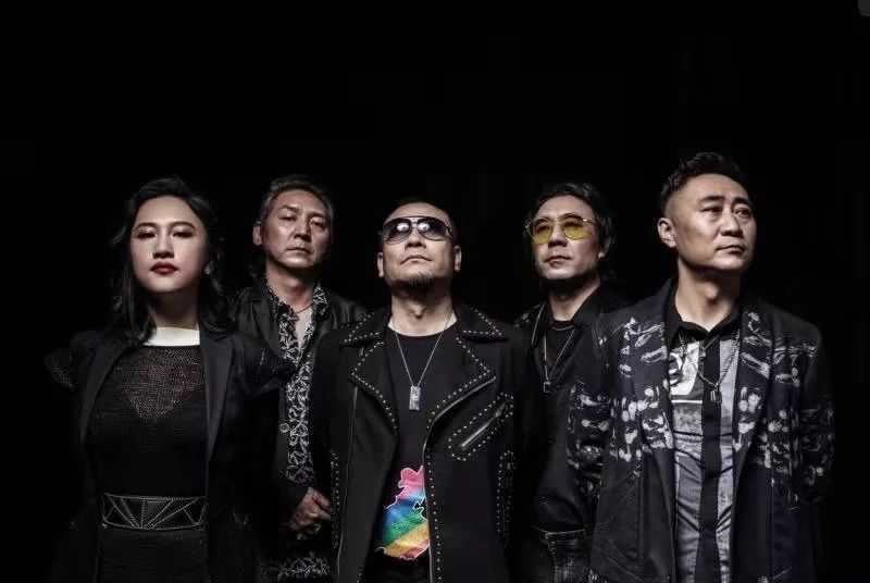 老牌摇滚乐队没错,他们就是享誉歌坛30年零点乐队遥遥领先经过大众