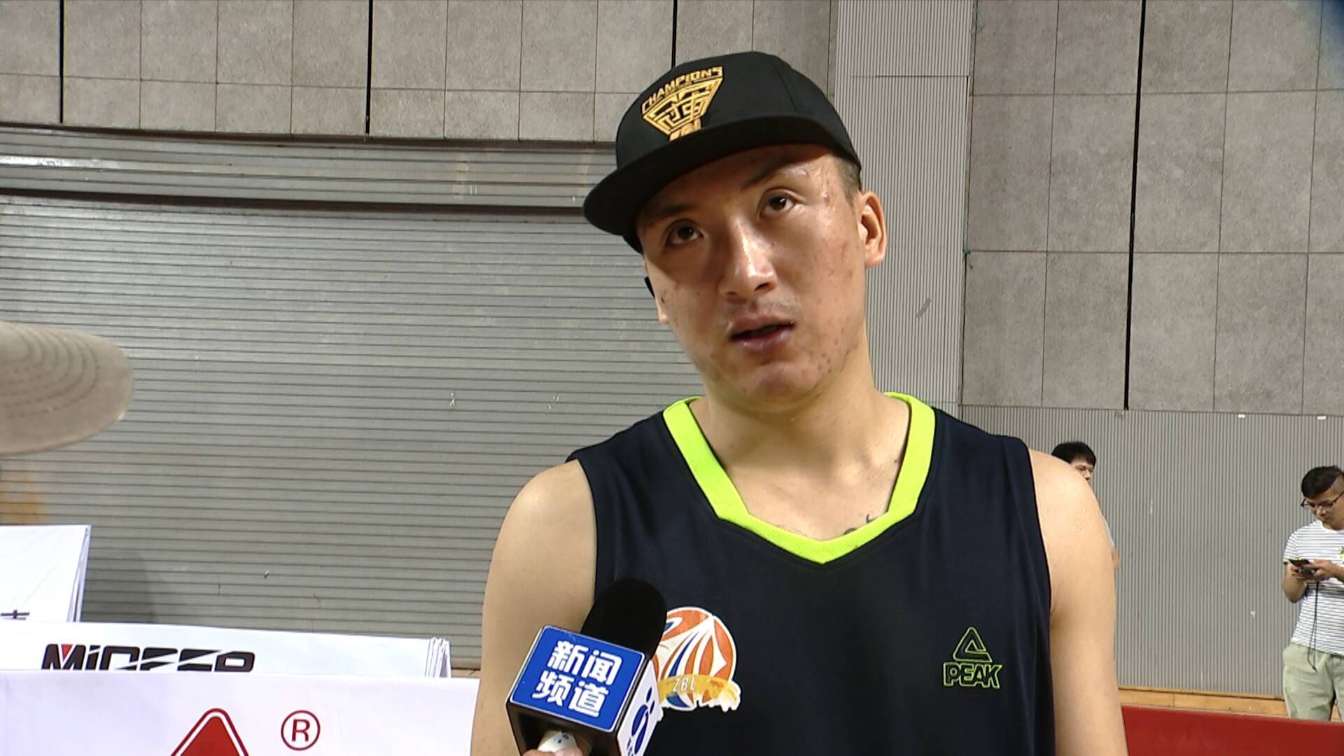 安吉男篮队员 申屠骏:打得很紧张,但是我们还是通过我们的信念团结