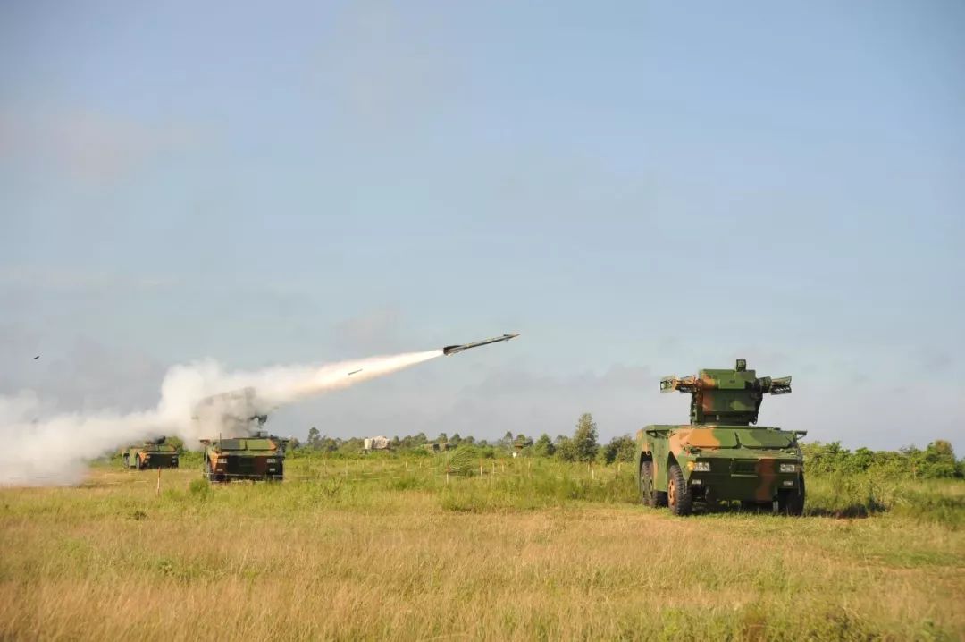 陸軍防空兵平沙無垠聽劍嘯強弓滿弦射天狼