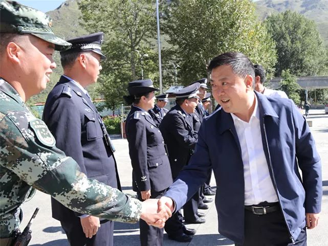刘志诚到甘孜监狱检查指导工作