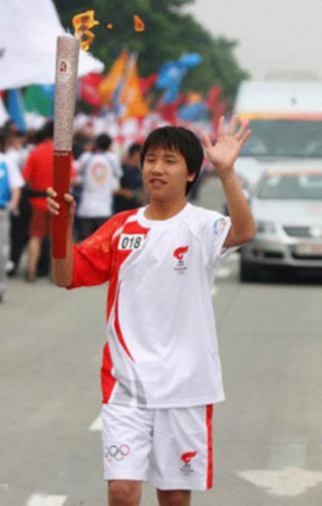 此人曾是汶川地震的救灾英雄少年,却因涉嫌诈骗,被判刑12年_雷楚年