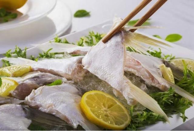 在深海水域养大的世界上最好吃的鱼没有一丝鱼腥味,富含胶原蛋白,口感