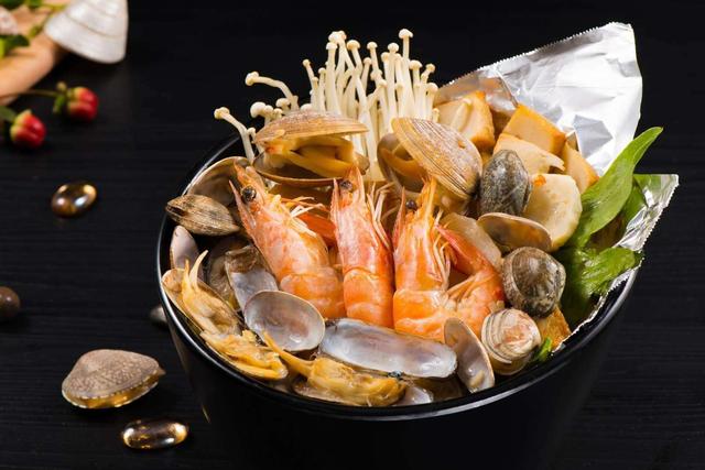 卖锡纸小海鲜的店那么多,他家却客流不断?靠的是什么?