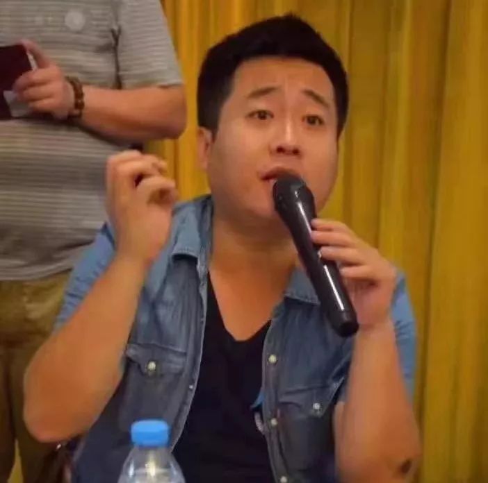 张展:上海音乐学院作曲硕士,河南省音乐家协会会员,洛阳市文艺评论家