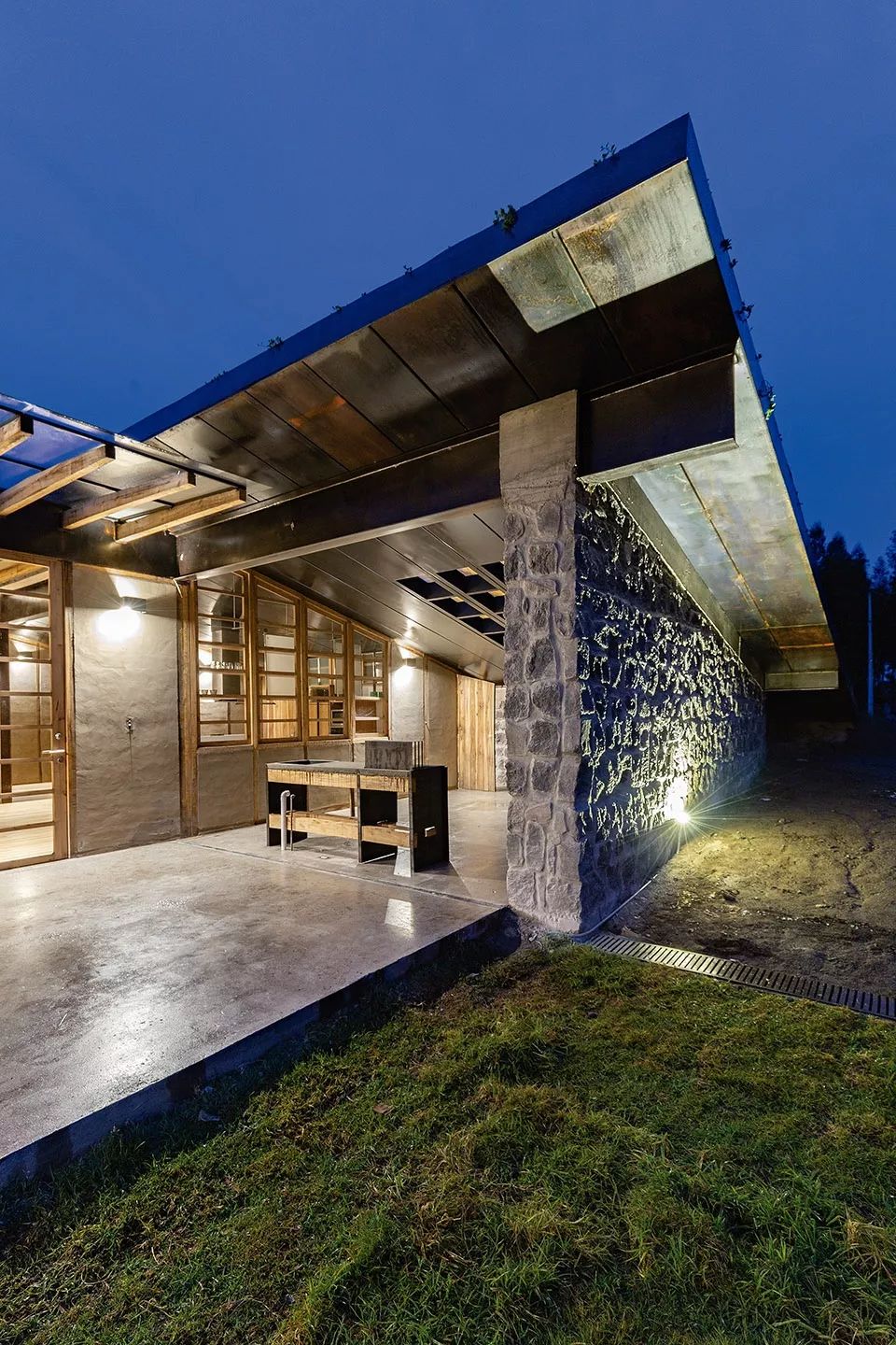 被植物覆盖的家庭住宅 - patios住宅,厄瓜多尔 / rama estudio_空间