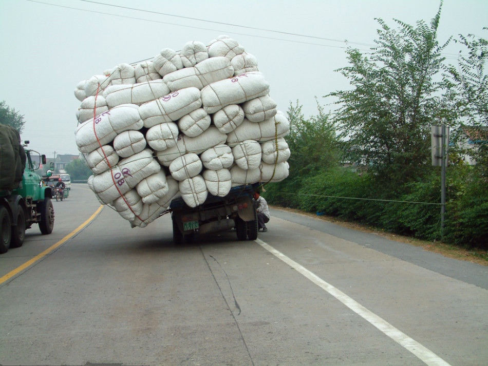 实拍街头令人心惊的超载现象,有的搞笑,有的心酸