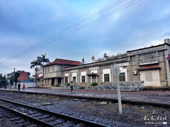 已停用的建水火车站建水至团山的观光旅游小火车源于个碧临屏铁路,经