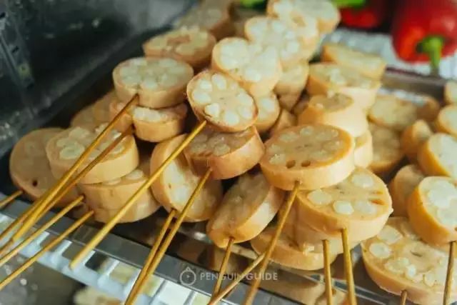 从猪舌,牛干巴到糯米莲藕在建水,烧烤可以串起一整个宇宙图片by:哔哩