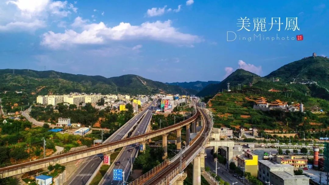 县城一角11凤冠山12古城岭作者:张钉民陕西丹凤人大学文化程度中共