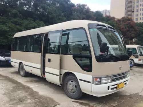 蚌埠核载19人的中巴车,竟然塞了50名乘客!