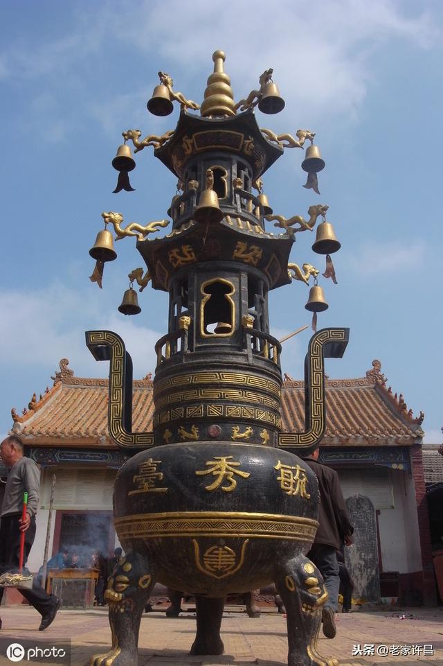 英雄应闯乾坤路岂可沽名扮霸王