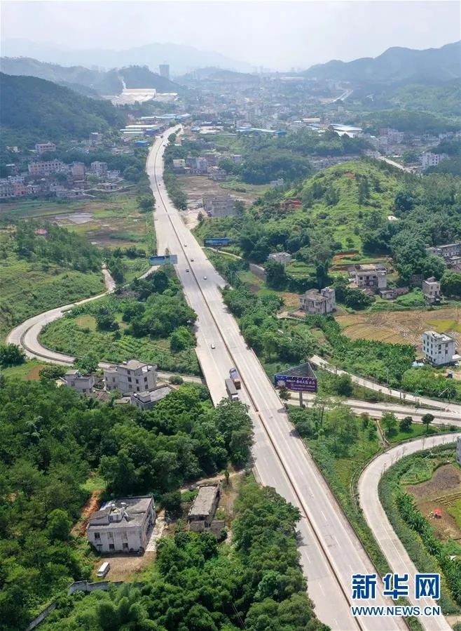 头条|喜讯!岑溪市获命名为"广西园林城市",市内公园,道路绿意盎然