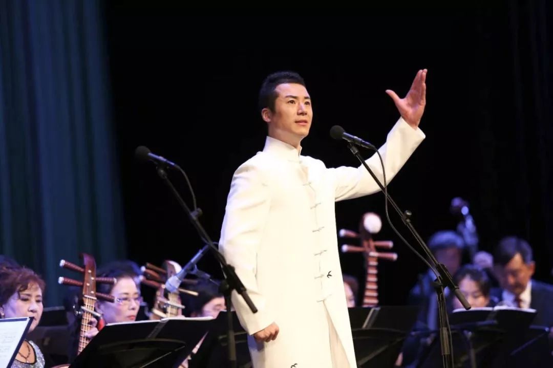 活动蓝天参加红色经典现代京剧名家演唱会