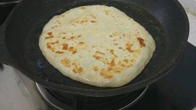 烙饼的最简单做法,不用调油酥,掌握几个关键点,保证不干不硬