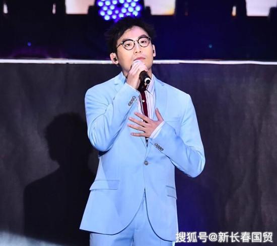 原创张明敏32岁儿子近照曝光长相酷似老爸已进军歌坛