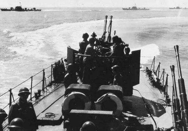 他是东北海军的领头人,抗战时将水兵改编为陆战队,军舰全部沉底