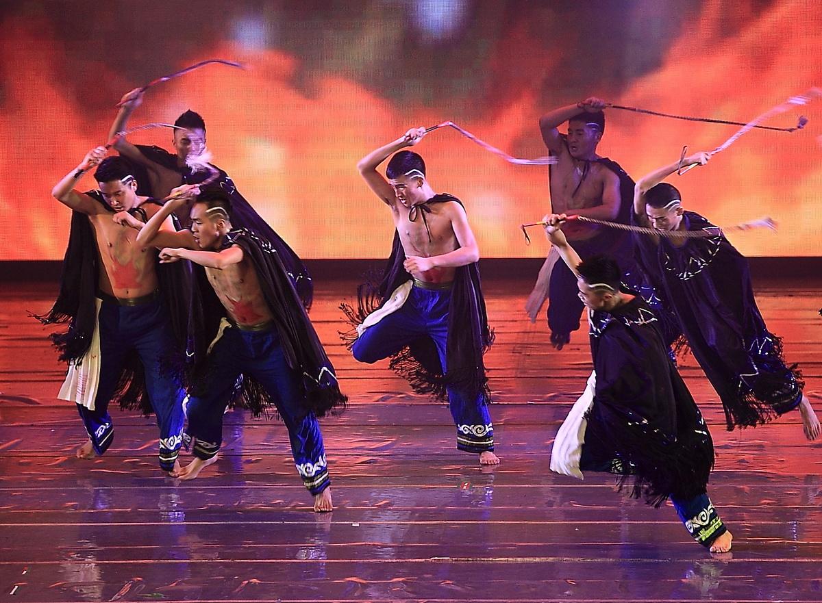 子拉勒彝族舞蹈图片