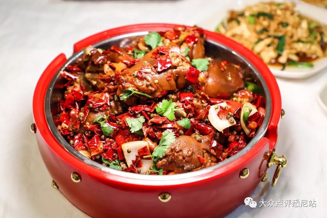 火了100年的咬春饼一秒一张一口一个集齐16道配菜才准吃