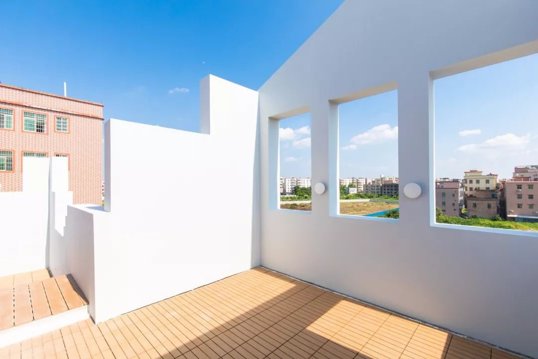 集合81位艺术家,这个地铁站旁的百年古村,每个角落都是艺术品