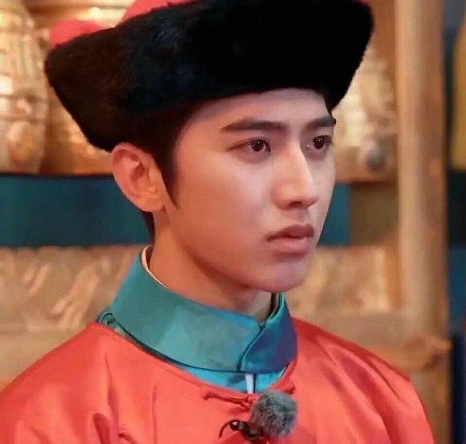 蔡徐坤古装造型曝光首次饰演太监一角观众可以考虑转型了