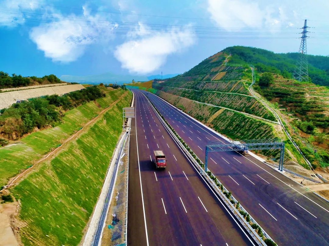 创造多个之最山东滨莱高速正式通车