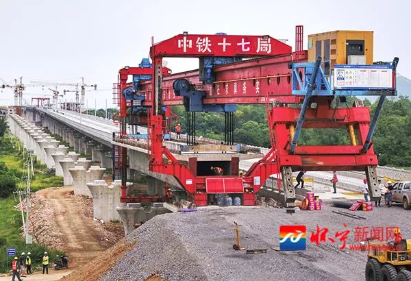 合安九高铁怀宁县境内跨206国道特大桥正式进入架梁阶段