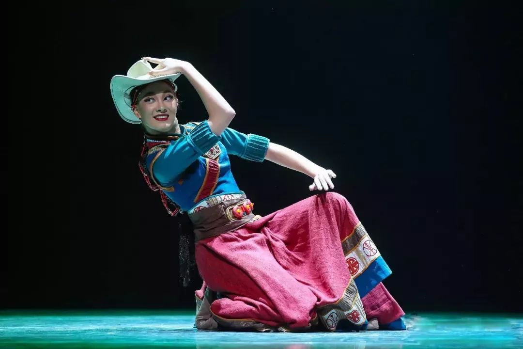 牧民新歌编导:柳雯指导教师:李涛,戎昳宁表演:梁艺馨(上海戏剧学院