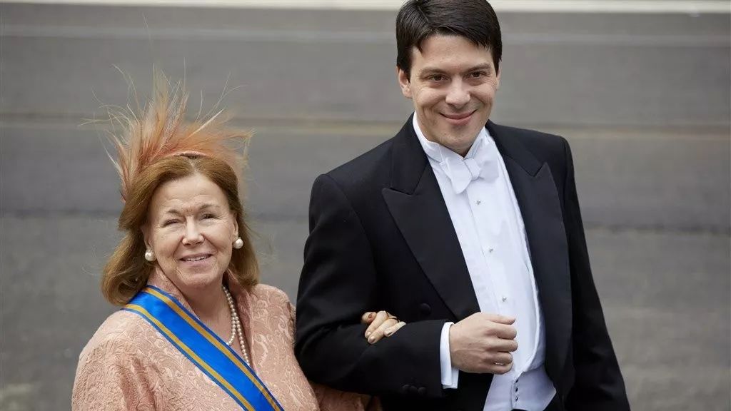 ercole)度过,这里有她的父母,前女王朱莉安娜和伯恩哈德亲王的度假