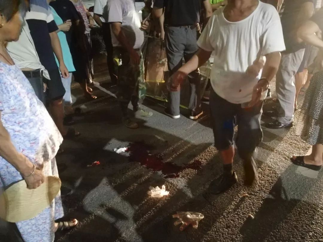 铜鼓二源严重车祸74老人头部撞伤出好多血