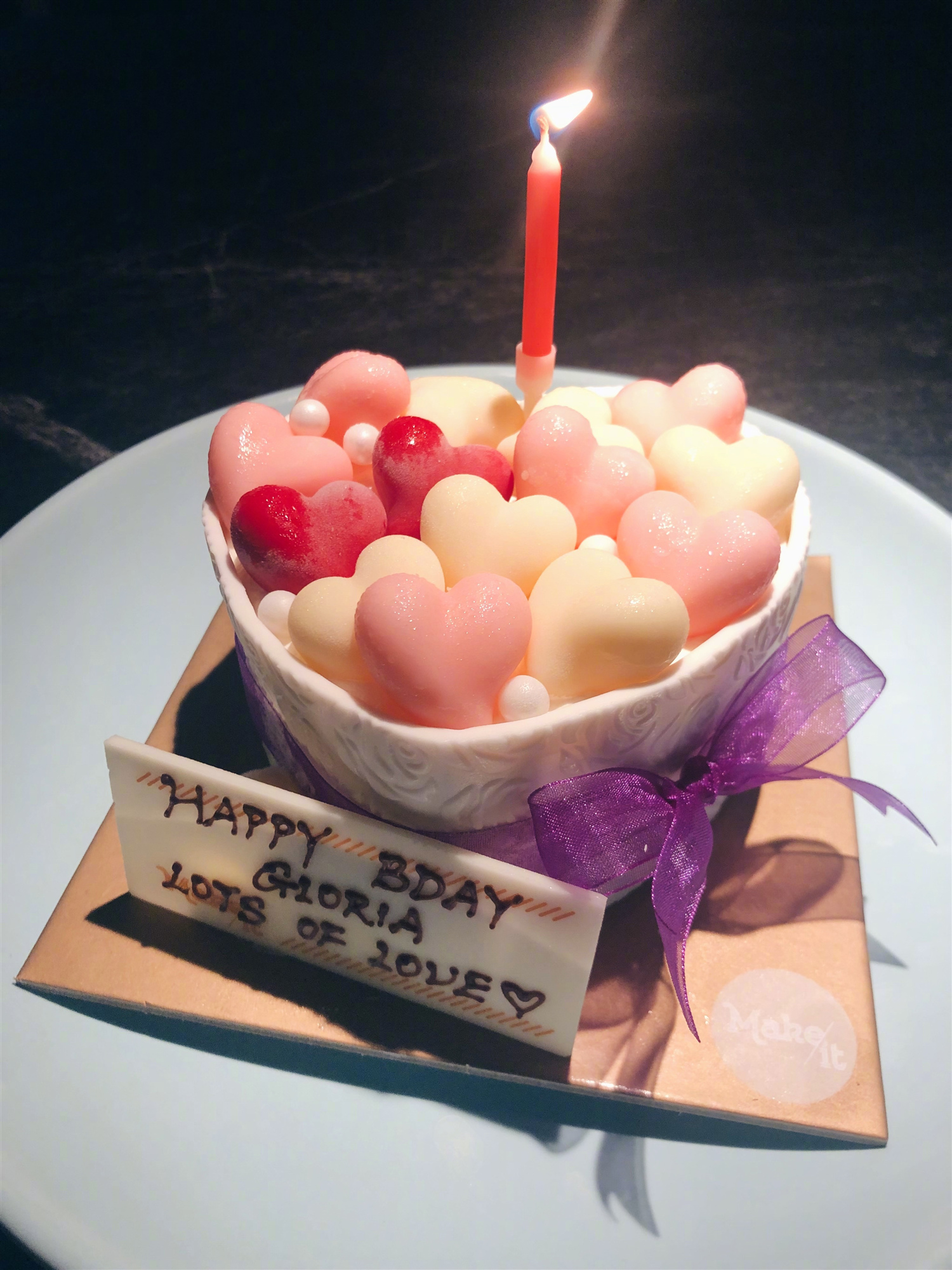 邓紫棋补发生日照,蛋糕暗藏玄机!这个单词很少见