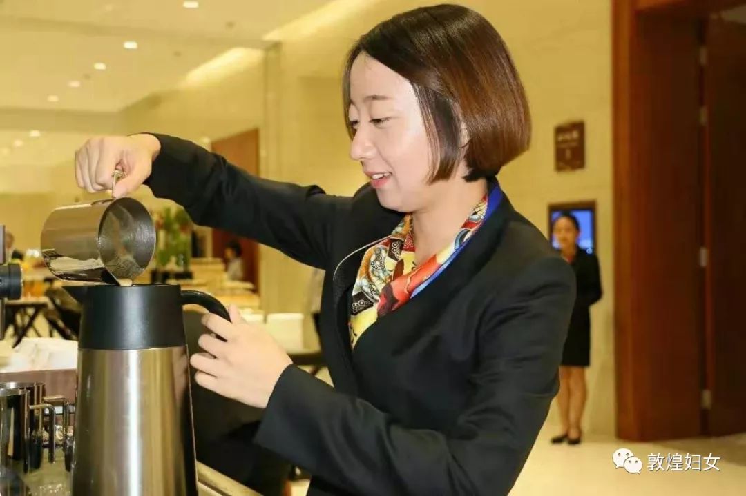 微笑敦煌笑脸展示一微笑让服务更暖心