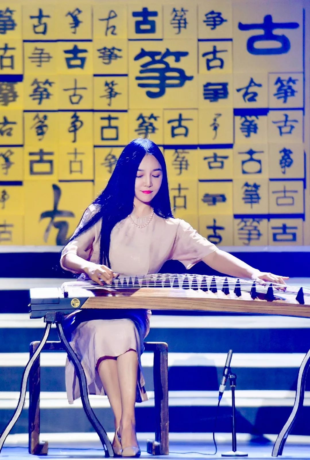 竖琴,打击乐等艺术家共同带来了《长相思》,《平湖秋月》和《禅院钟声