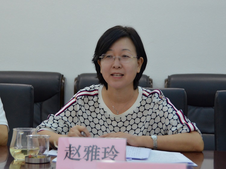 赵雅玲指出,8月15日《人民日报》头版文章的报道,从不同角度反映了