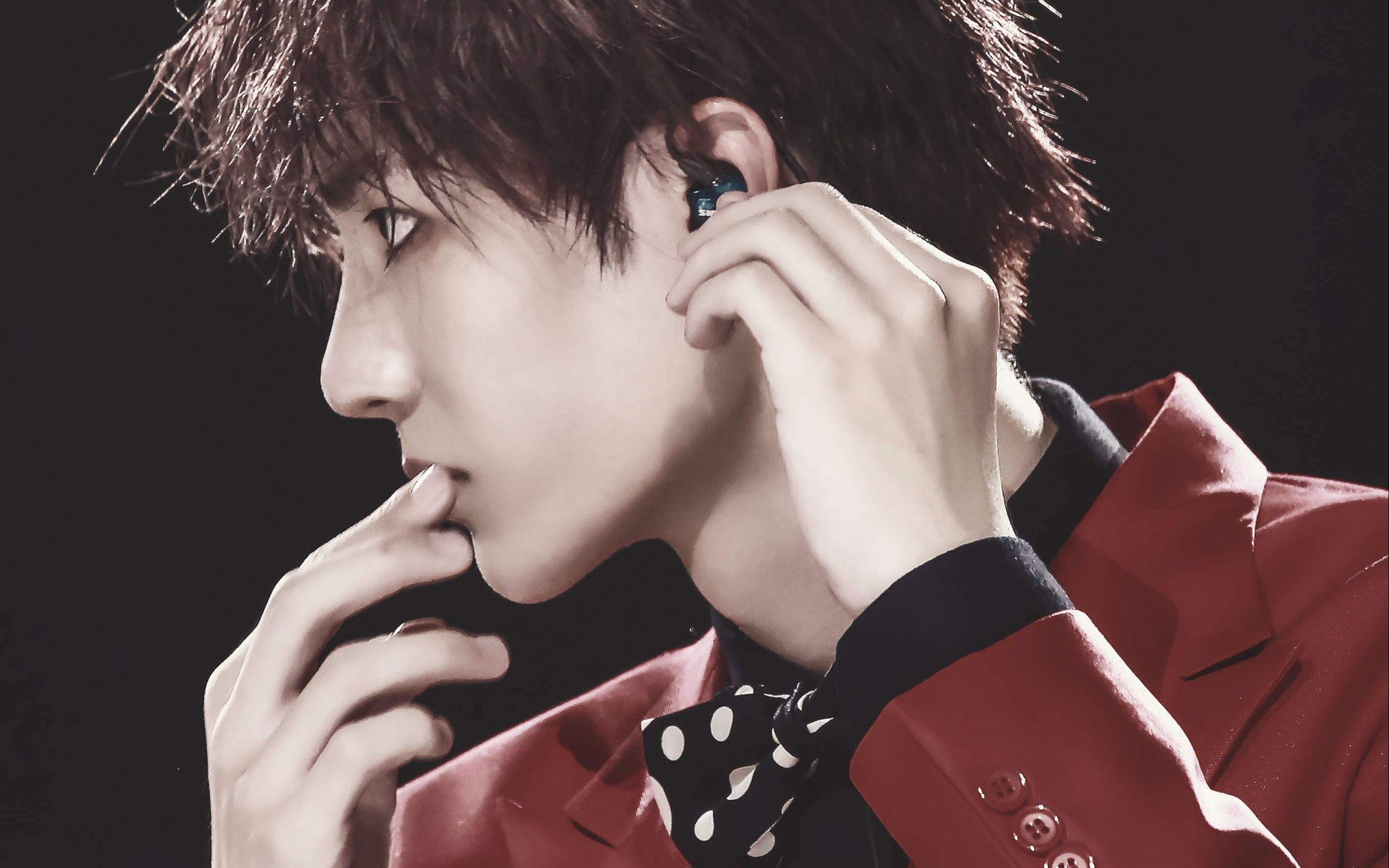 刚刚凭借电视剧大火一把,却不料被爆出恋情_王一博