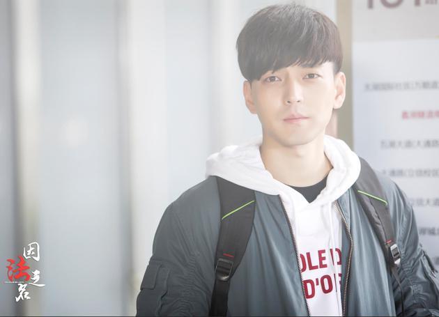 的参演了几部无水花作品的小配角,现在有了孩子后更多的都是在陪孩子