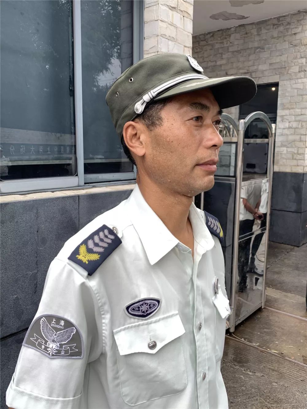 这个夏天炎值最高的上海保安人