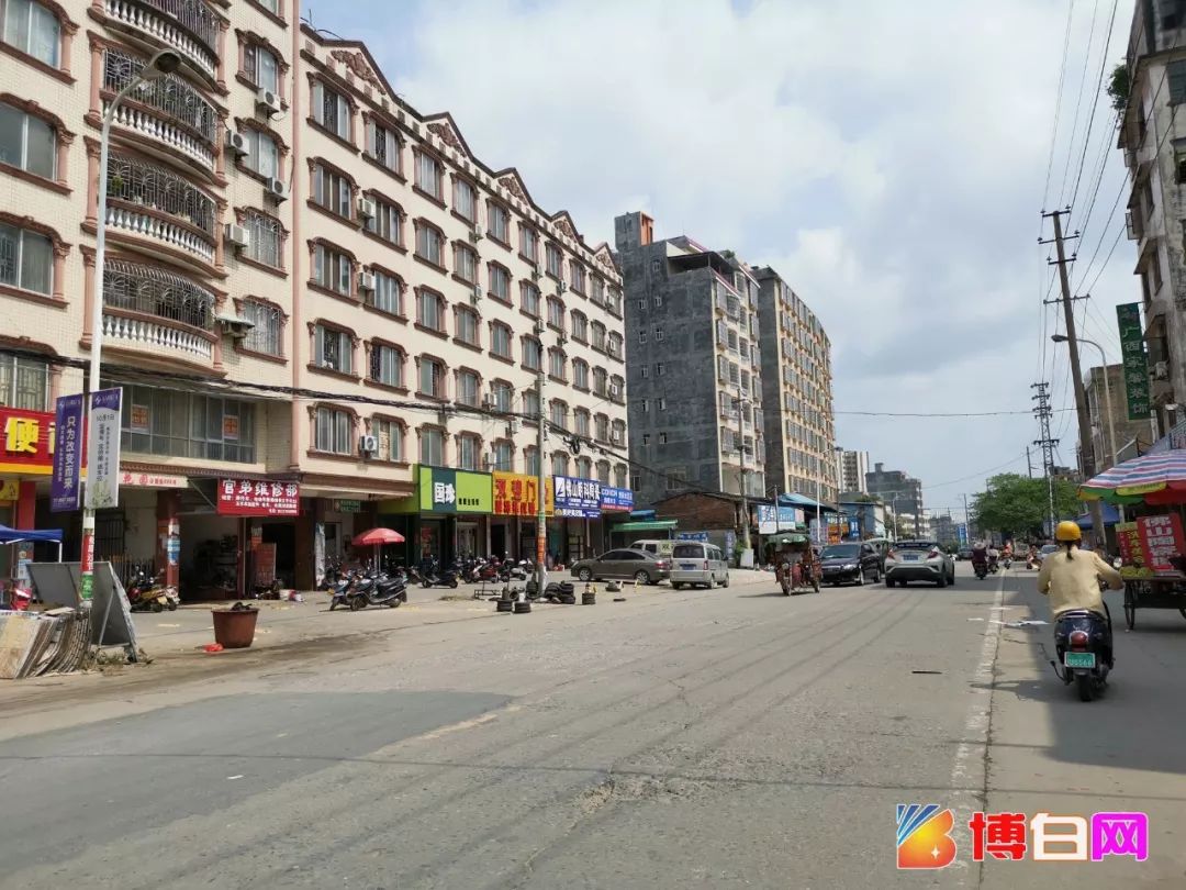 太阳一落山博白这三条路就变成了黑路存安全隐患