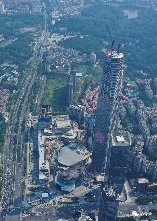 郑志波摄刷新了东莞天际线标志着东莞最高楼纪录诞生423米民盈·姑吵